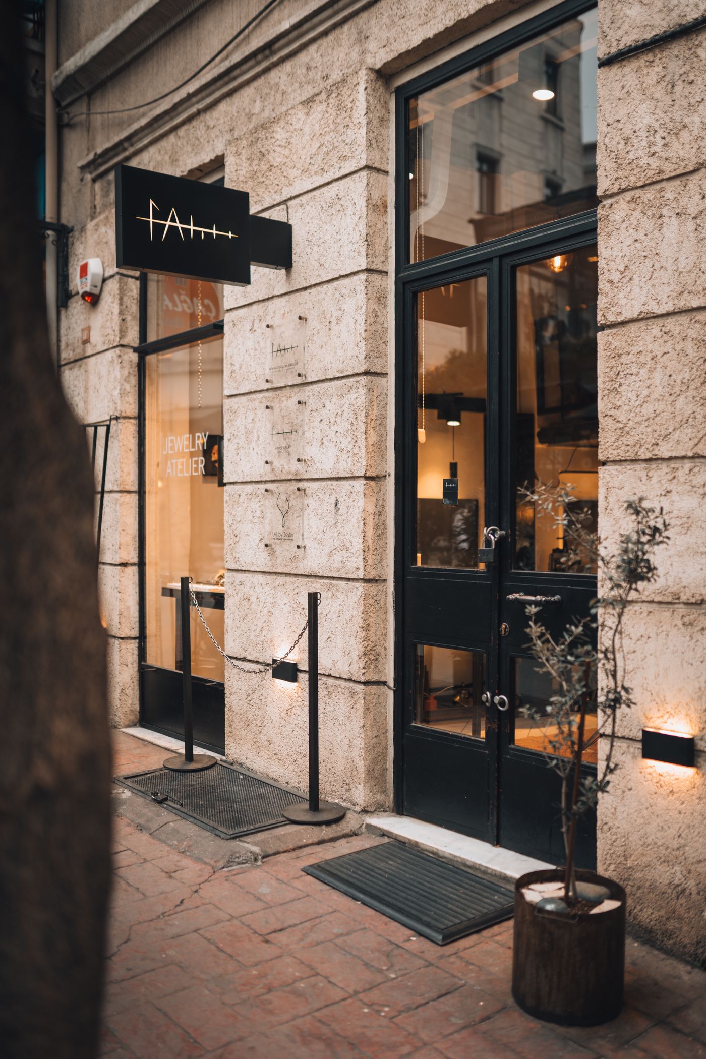 Entrada de una clínica boutique de medicina estética