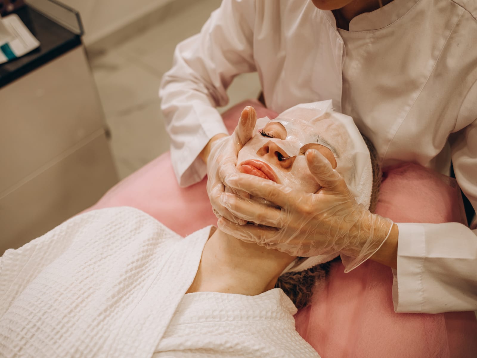 Tratamientos faciales en Reviví MedSpa